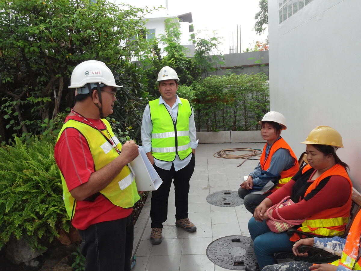 ประชุมความปลอดภัยหน้างานก่อนเริ่มปฏิบัติงาน