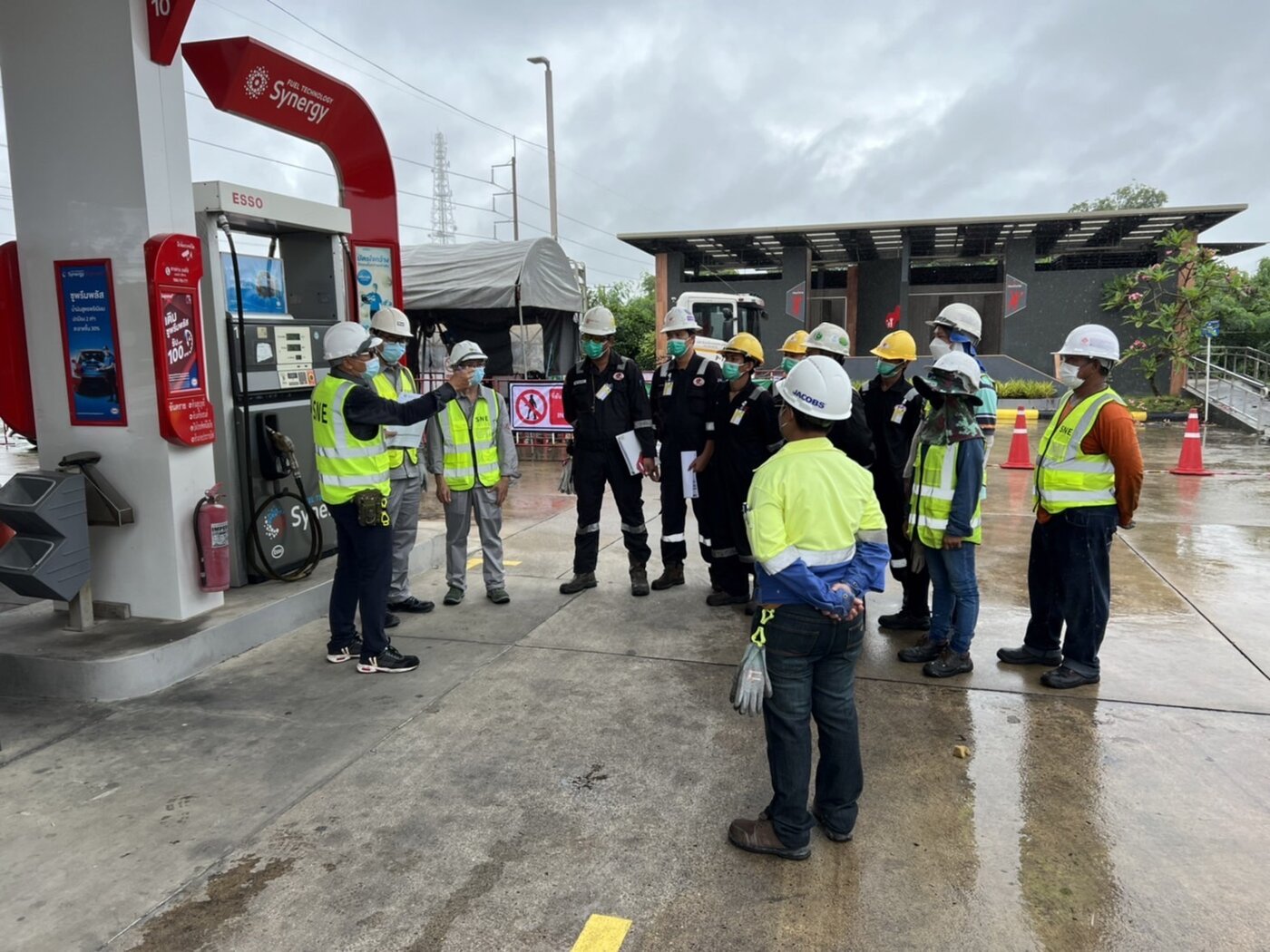Toolbox Talk ก่อนเริ่มงานที่สถานีบริการน้ำมัน Esso