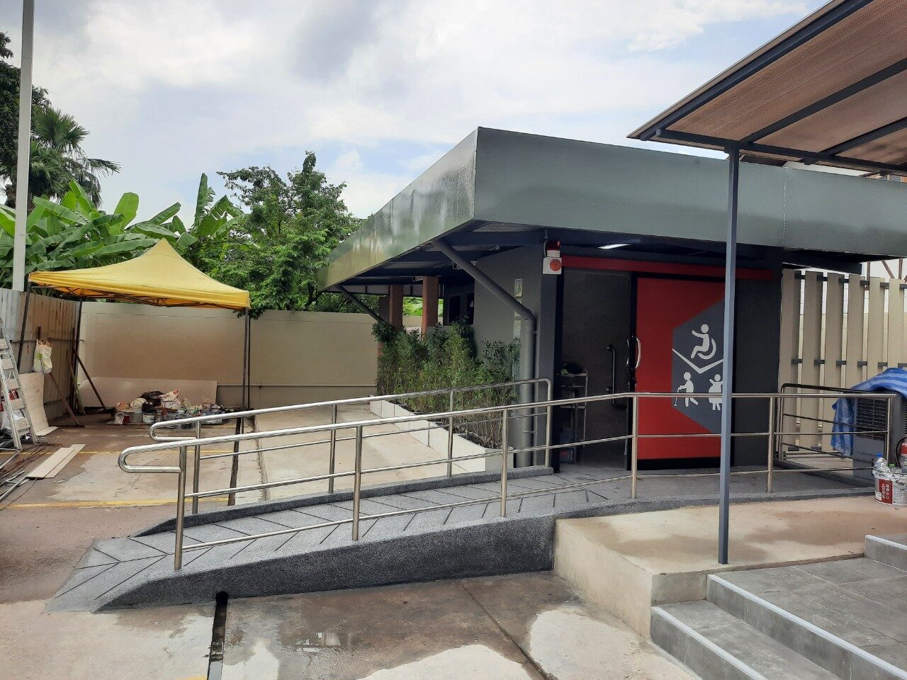 ปรับปรุงห้องน้ำสถานีบริการน้ำมัน Esso
